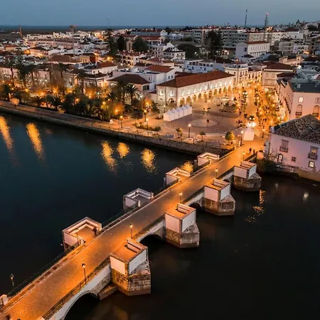 Apartman Carmela, O Pomar